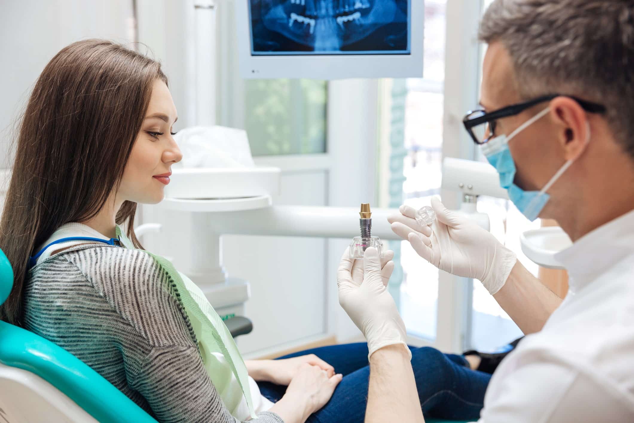 implant dentar etape tratament de la inserare la coroană