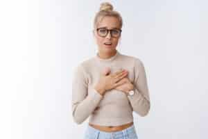 Palpitații în repaus la o persoană care simte inima bătând puternic