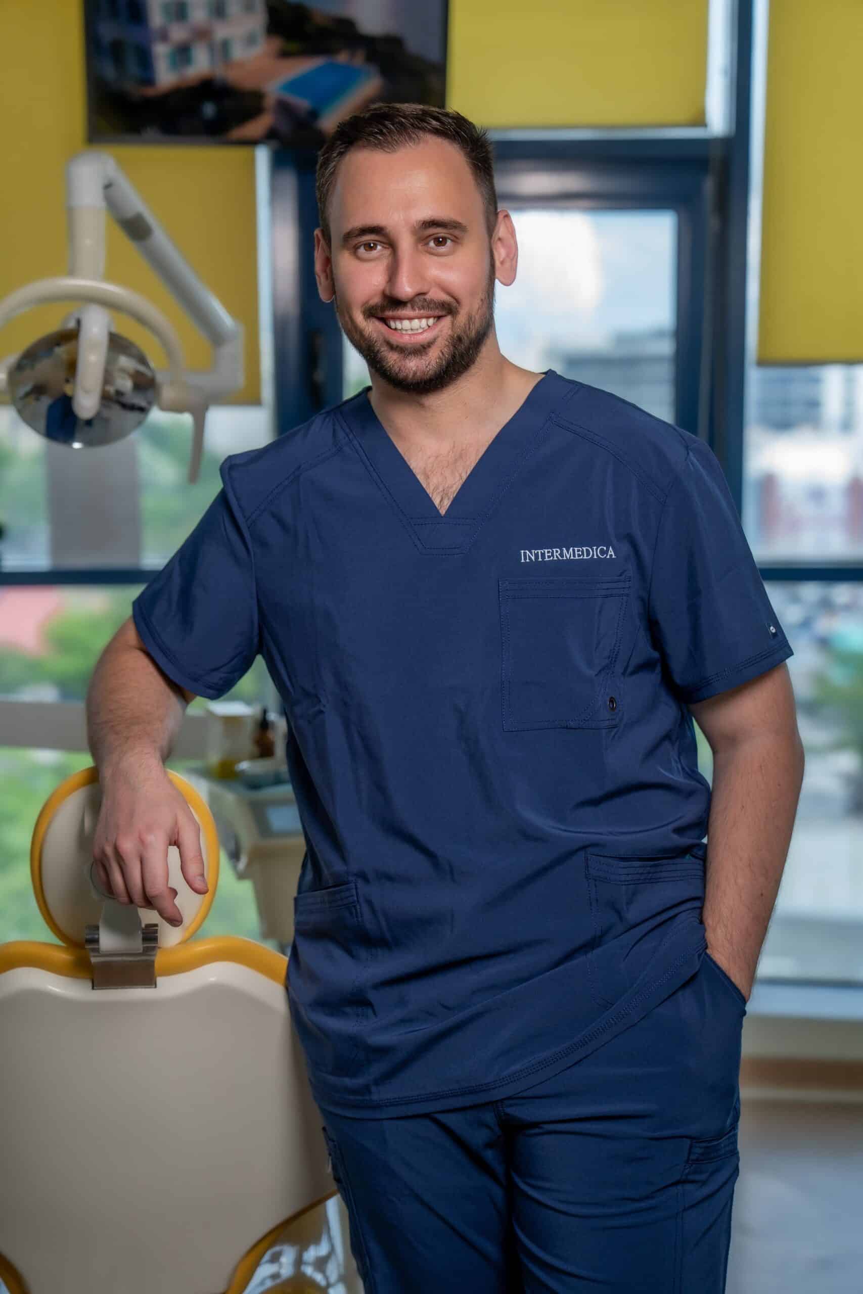 Cât de des trebuie să mergi la dentist după ce ai pus implant și ce se verifică la fiecare control?